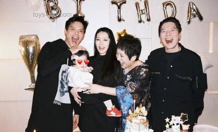 向佐晒女儿正脸照引发的隐私保护与公众关注平衡策略